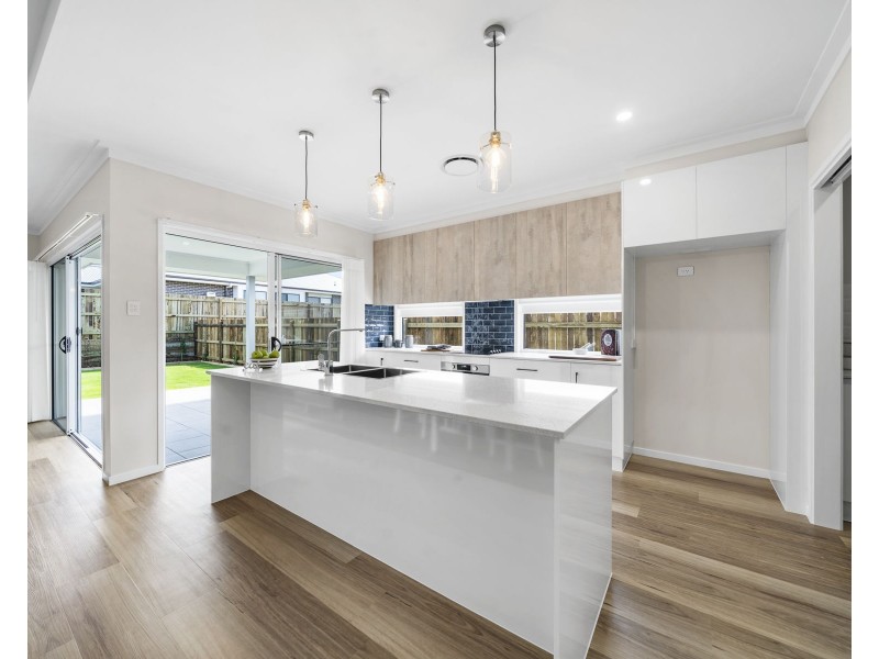 11 McGrory Drive, Kearneys Spring QLD 4350