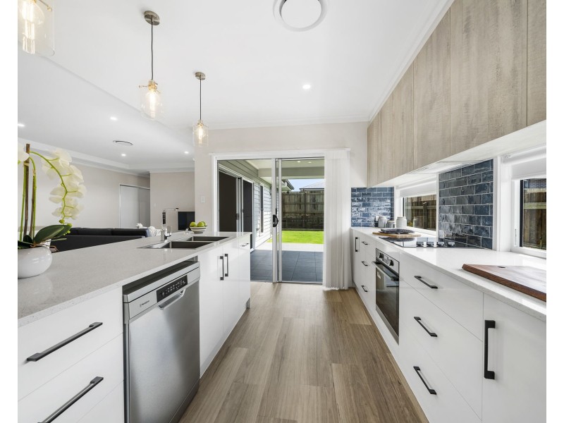 11 McGrory Drive, Kearneys Spring QLD 4350