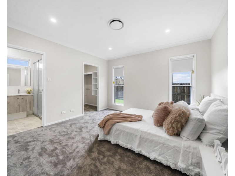 11 McGrory Drive, Kearneys Spring QLD 4350
