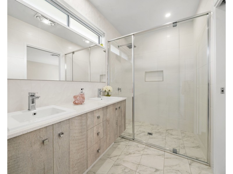 11 McGrory Drive, Kearneys Spring QLD 4350