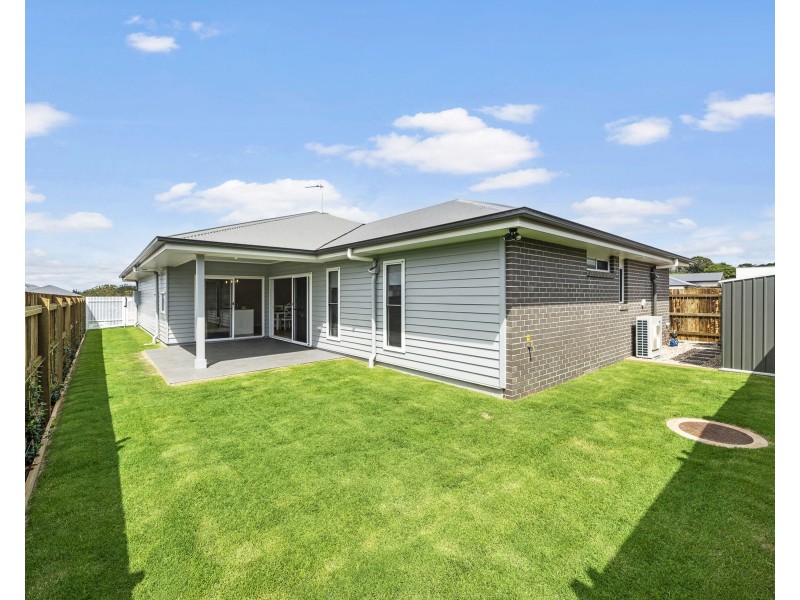 11 McGrory Drive, Kearneys Spring QLD 4350