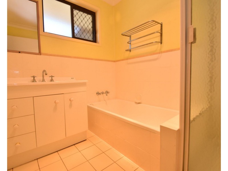 20 Damian Crescent, Kearneys Spring QLD 4350