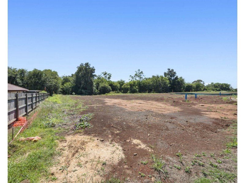 1 Ward Street, Middle Ridge QLD 4350