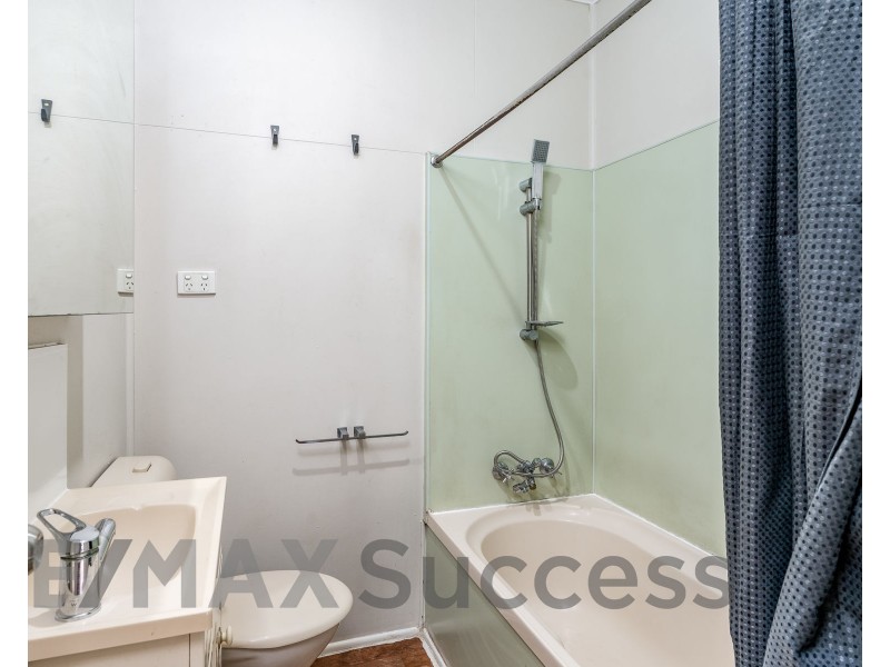 24 Glenvale Road, Harristown QLD 4350