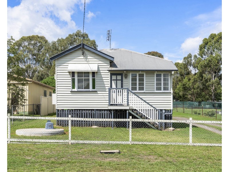 6 John Street, Goombungee QLD 4354