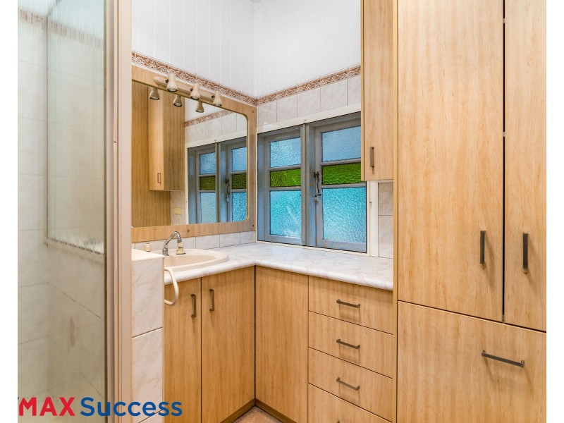 6 Perry Street, Harlaxton QLD 4350