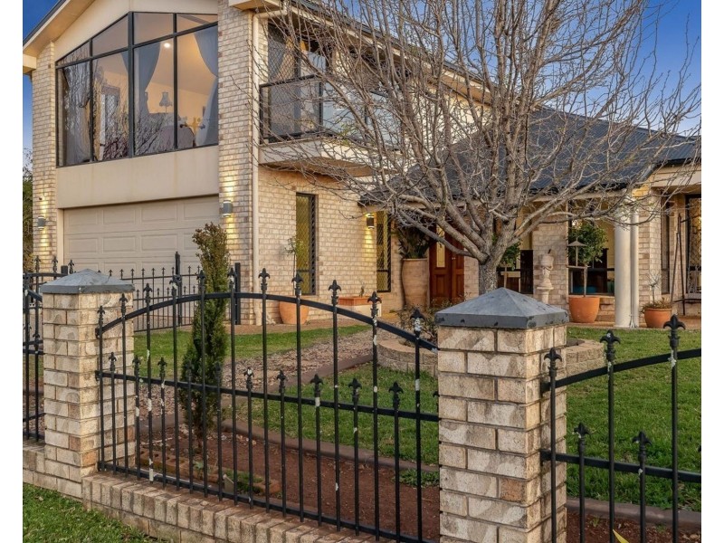 4 Weale Street, Mount Kynoch QLD 4350