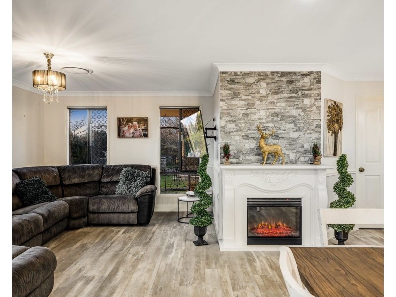 4 Weale Street, Mount Kynoch QLD 4350