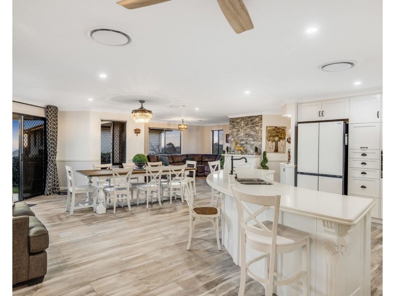 4 Weale Street, Mount Kynoch QLD 4350