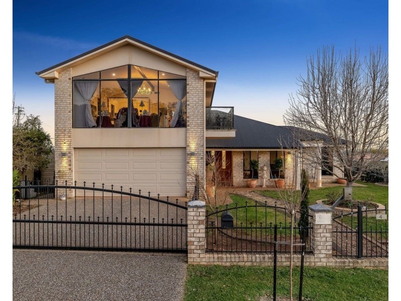 4 Weale Street, Mount Kynoch QLD 4350