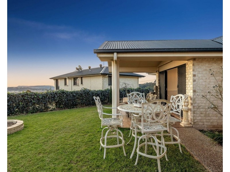 4 Weale Street, Mount Kynoch QLD 4350