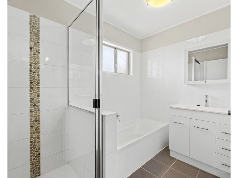 9 Farr Street, Kearneys Spring QLD 4350