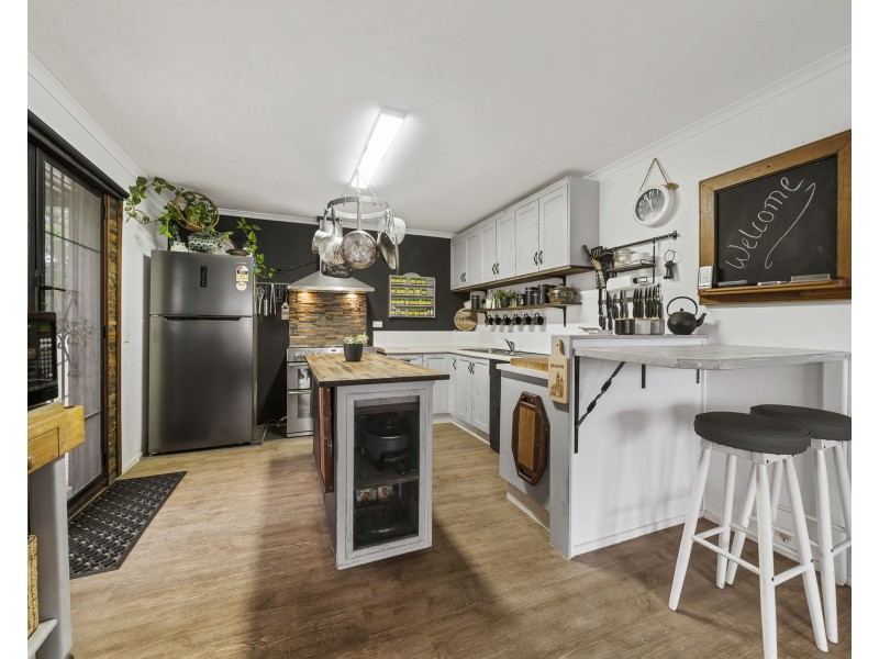 81 Mocatta Street, Goombungee QLD 4354