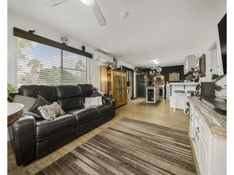 81 Mocatta Street, Goombungee QLD 4354