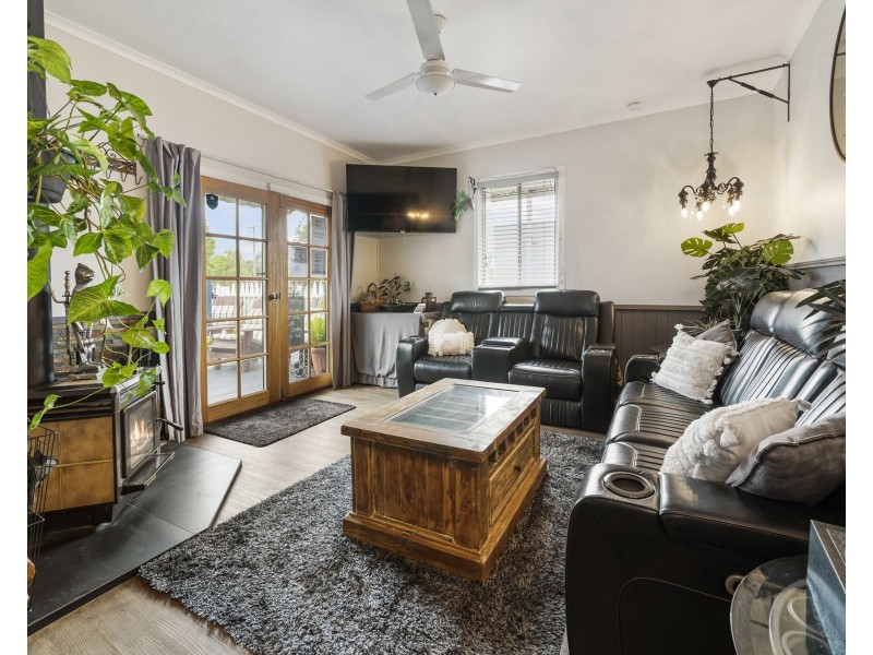 81 Mocatta Street, Goombungee QLD 4354