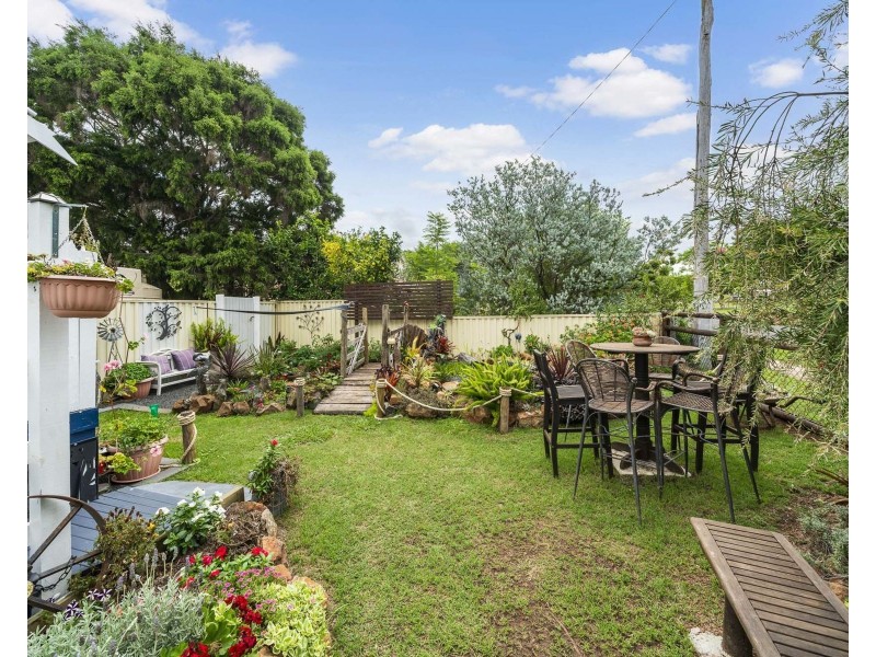 81 Mocatta Street, Goombungee QLD 4354