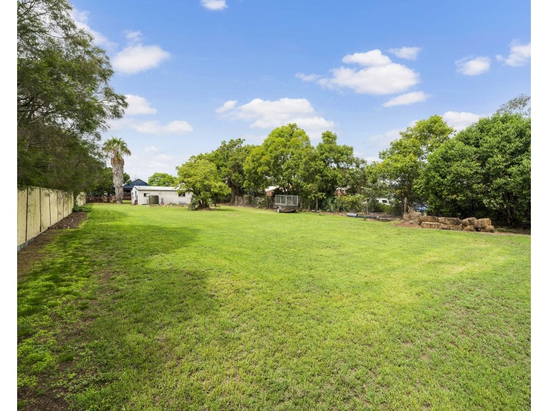 81 Mocatta Street, Goombungee QLD 4354