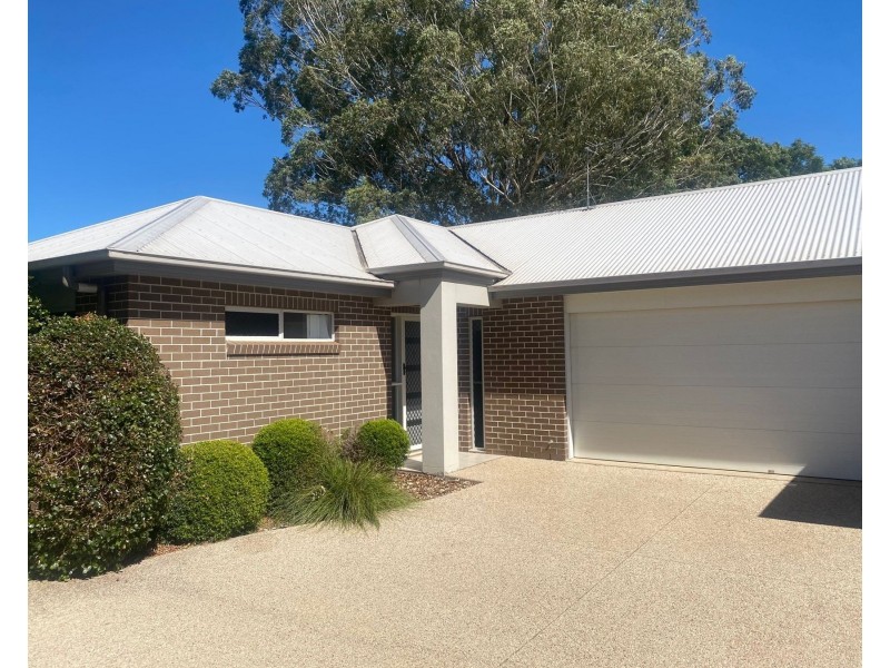 2/10a Warwick Street, Harristown QLD 4350