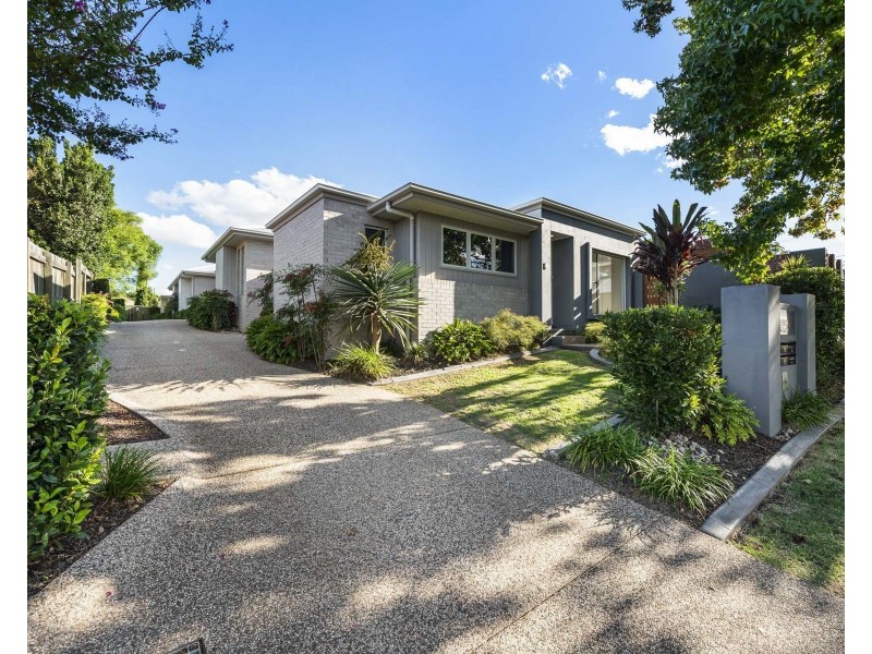 1/106a South Street, Centenary Heights QLD 4350