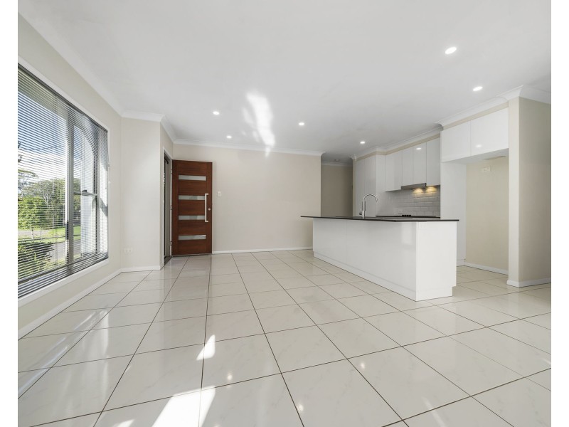 1/106a South Street, Centenary Heights QLD 4350