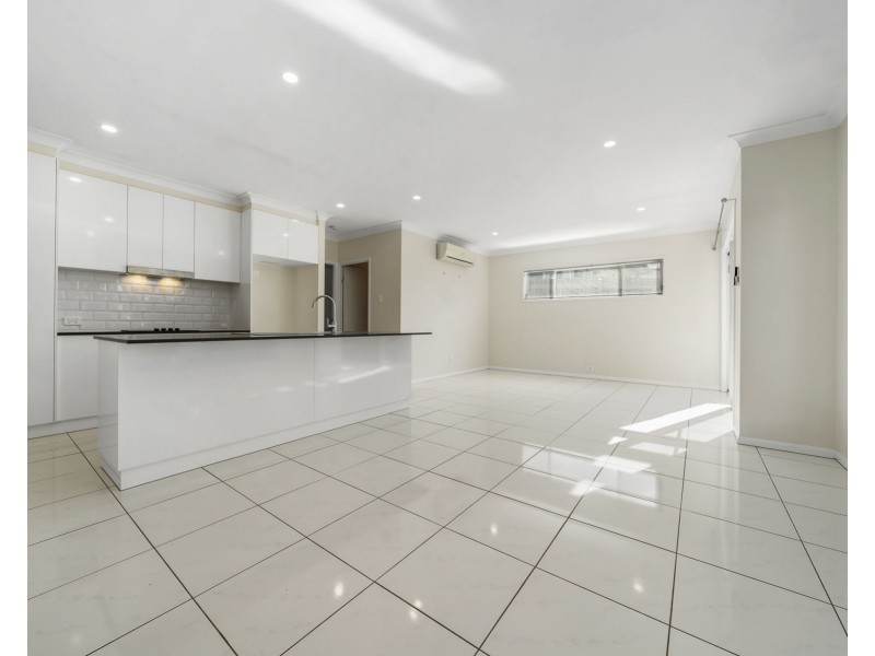 1/106a South Street, Centenary Heights QLD 4350