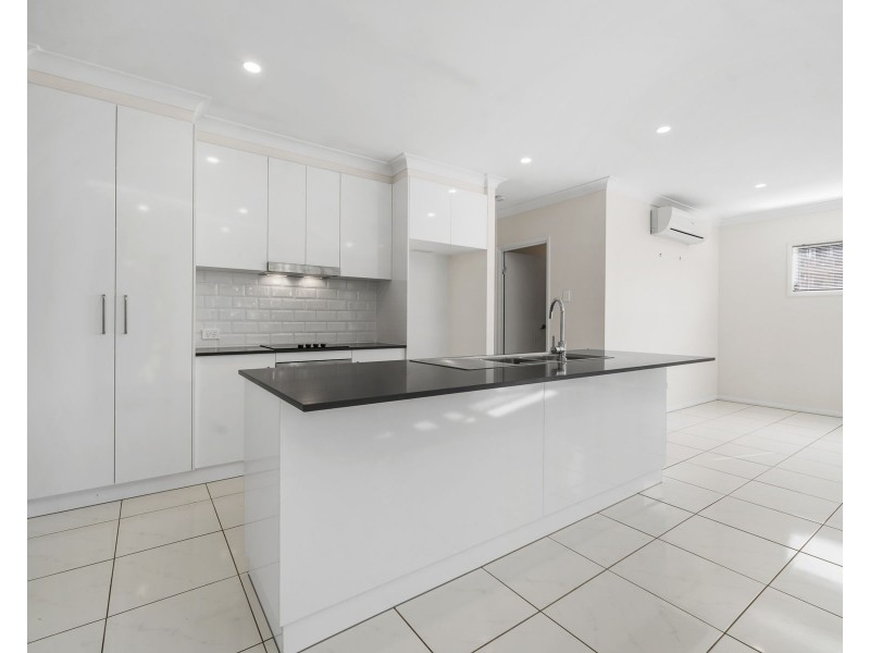 1/106a South Street, Centenary Heights QLD 4350