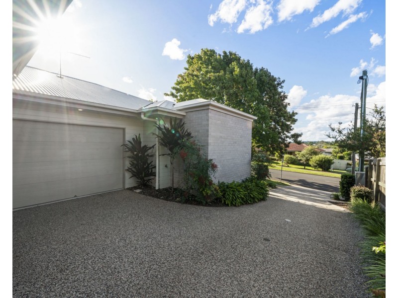 1/106a South Street, Centenary Heights QLD 4350