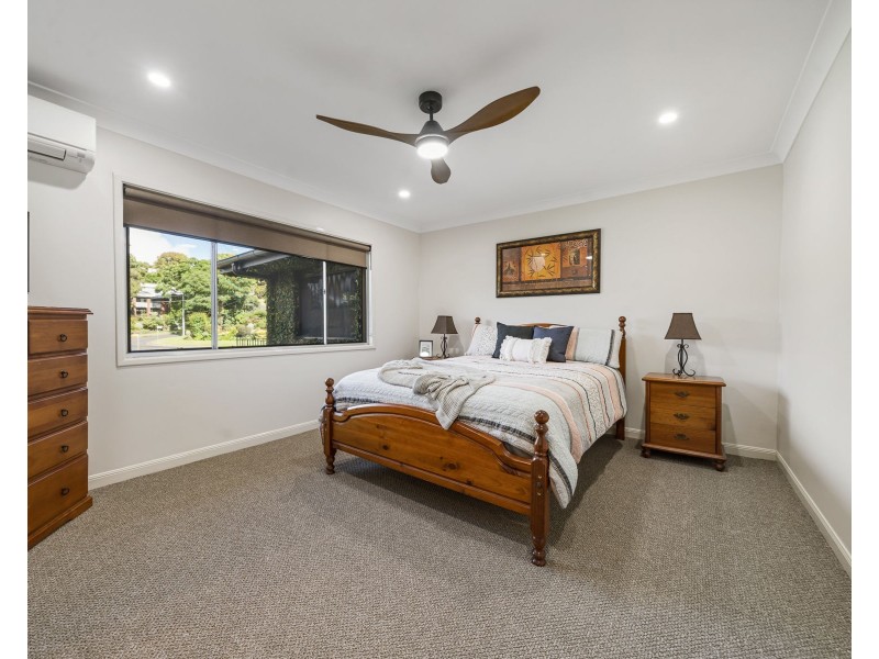 50 Mackenzie Street, Mount Lofty QLD 4350