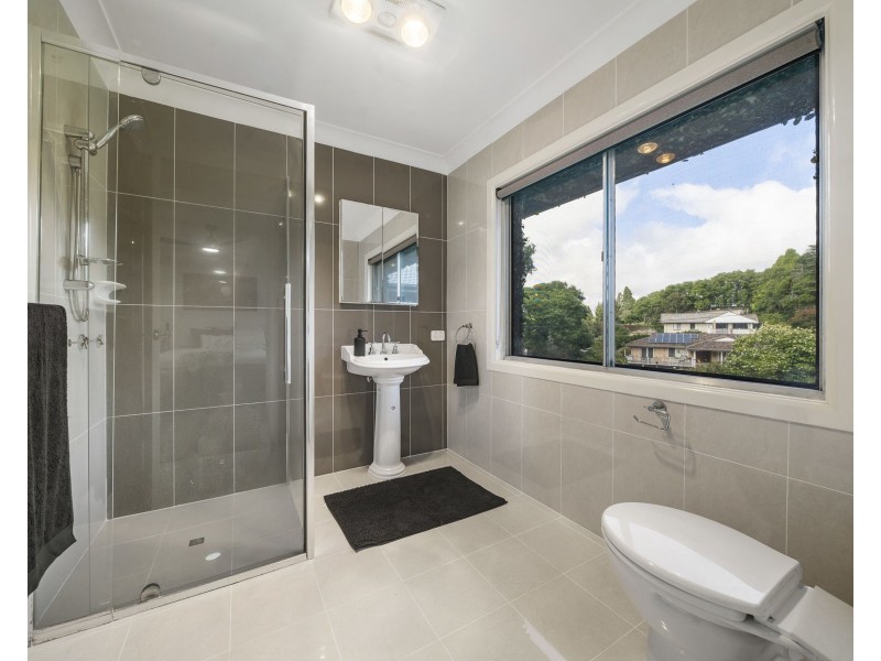 50 Mackenzie Street, Mount Lofty QLD 4350