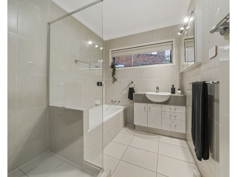 50 Mackenzie Street, Mount Lofty QLD 4350