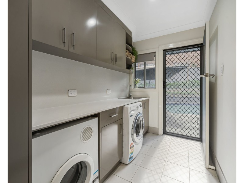 50 Mackenzie Street, Mount Lofty QLD 4350