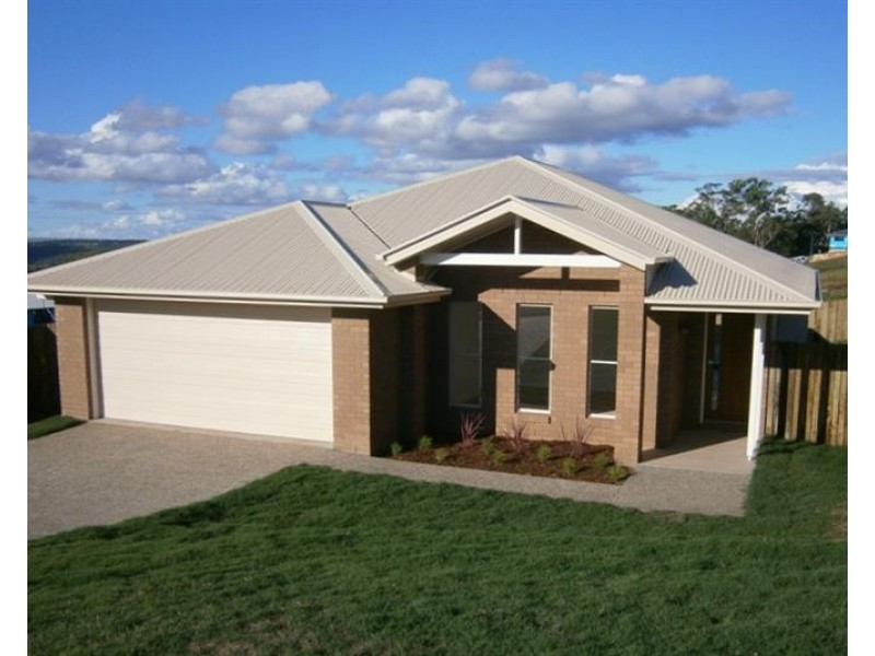 4 Reserve Rd, Cranley QLD 4350