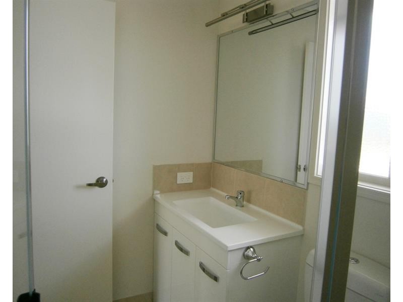 4 Reserve Rd, Cranley QLD 4350