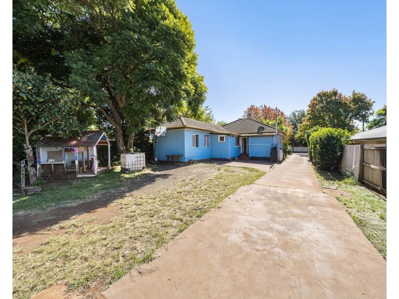 320a South Street, Harristown QLD 4350