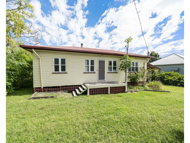 9 King Street, Goombungee QLD 4354