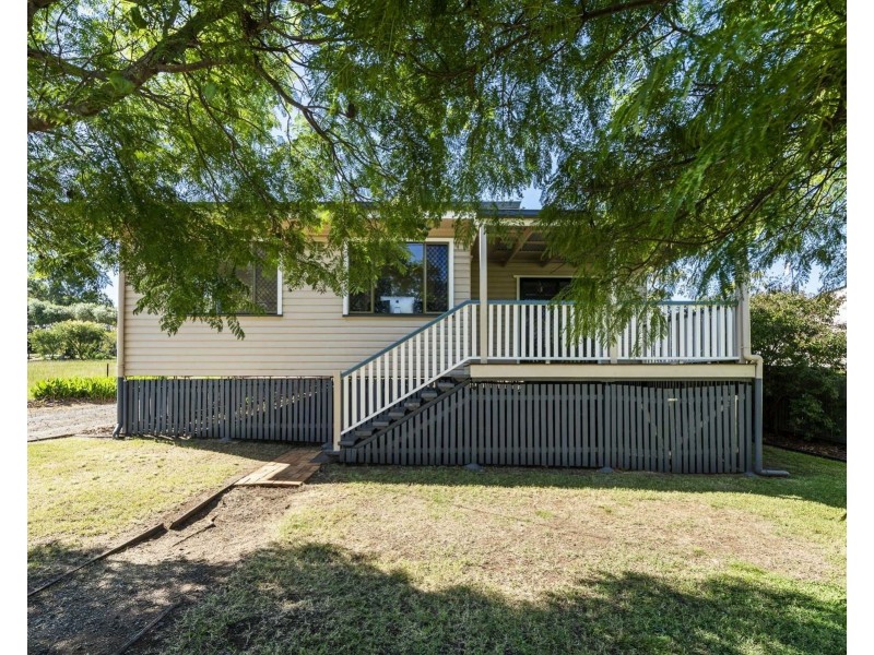 106 Mocatta Street, Goombungee QLD 4354