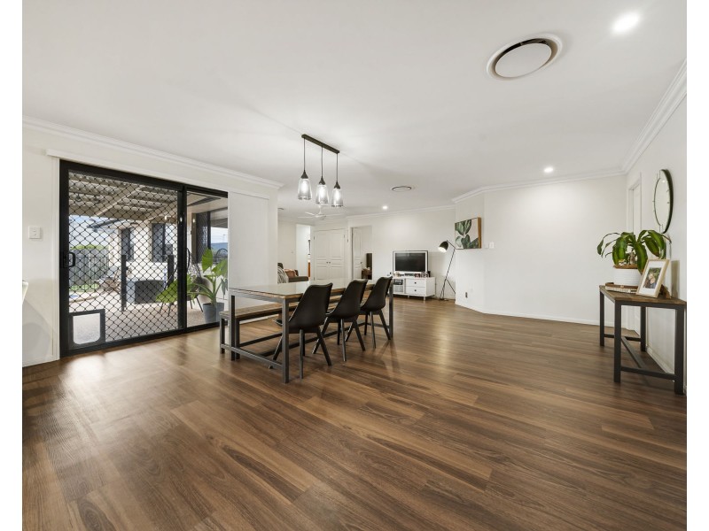 24 Scullin Street, Middle Ridge QLD 4350