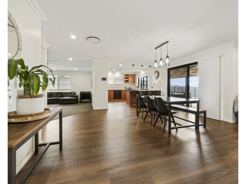 24 Scullin Street, Middle Ridge QLD 4350
