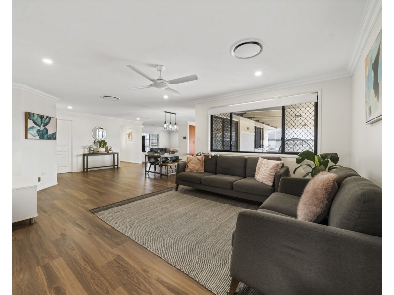 24 Scullin Street, Middle Ridge QLD 4350