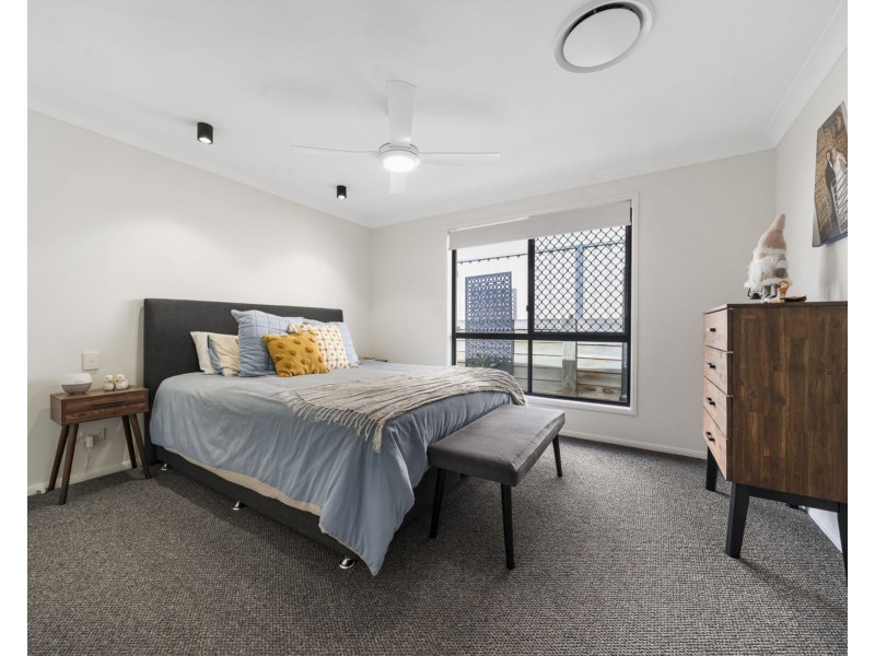 24 Scullin Street, Middle Ridge QLD 4350