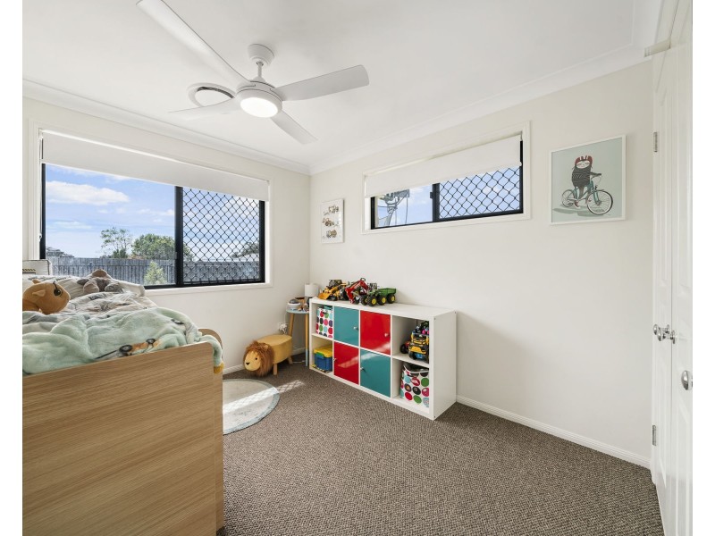 24 Scullin Street, Middle Ridge QLD 4350