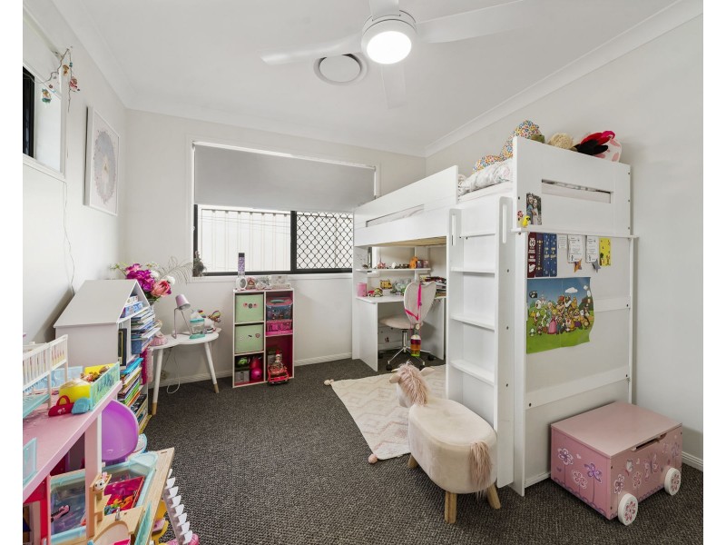 24 Scullin Street, Middle Ridge QLD 4350