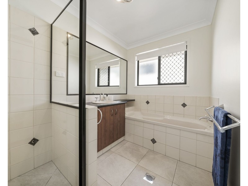 24 Scullin Street, Middle Ridge QLD 4350