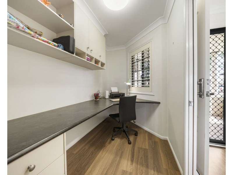 24 Scullin Street, Middle Ridge QLD 4350
