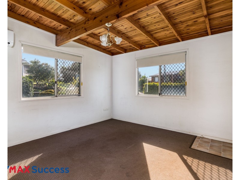 11 Oakleigh Street, Rockville QLD 4350