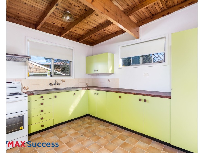 11 Oakleigh Street, Rockville QLD 4350