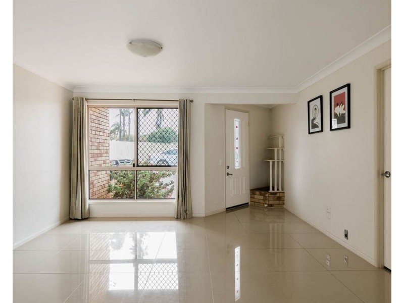 2/420 West Street, Kearneys Spring QLD 4350