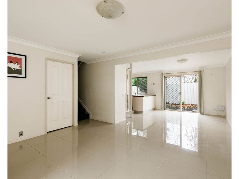 2/420 West Street, Kearneys Spring QLD 4350