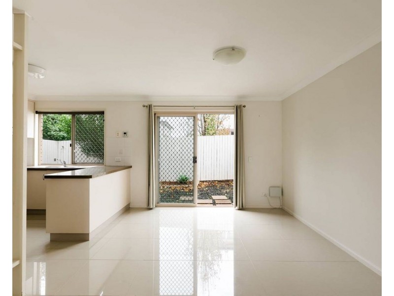 2/420 West Street, Kearneys Spring QLD 4350