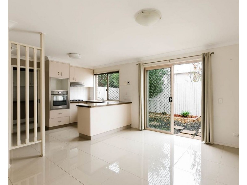 2/420 West Street, Kearneys Spring QLD 4350